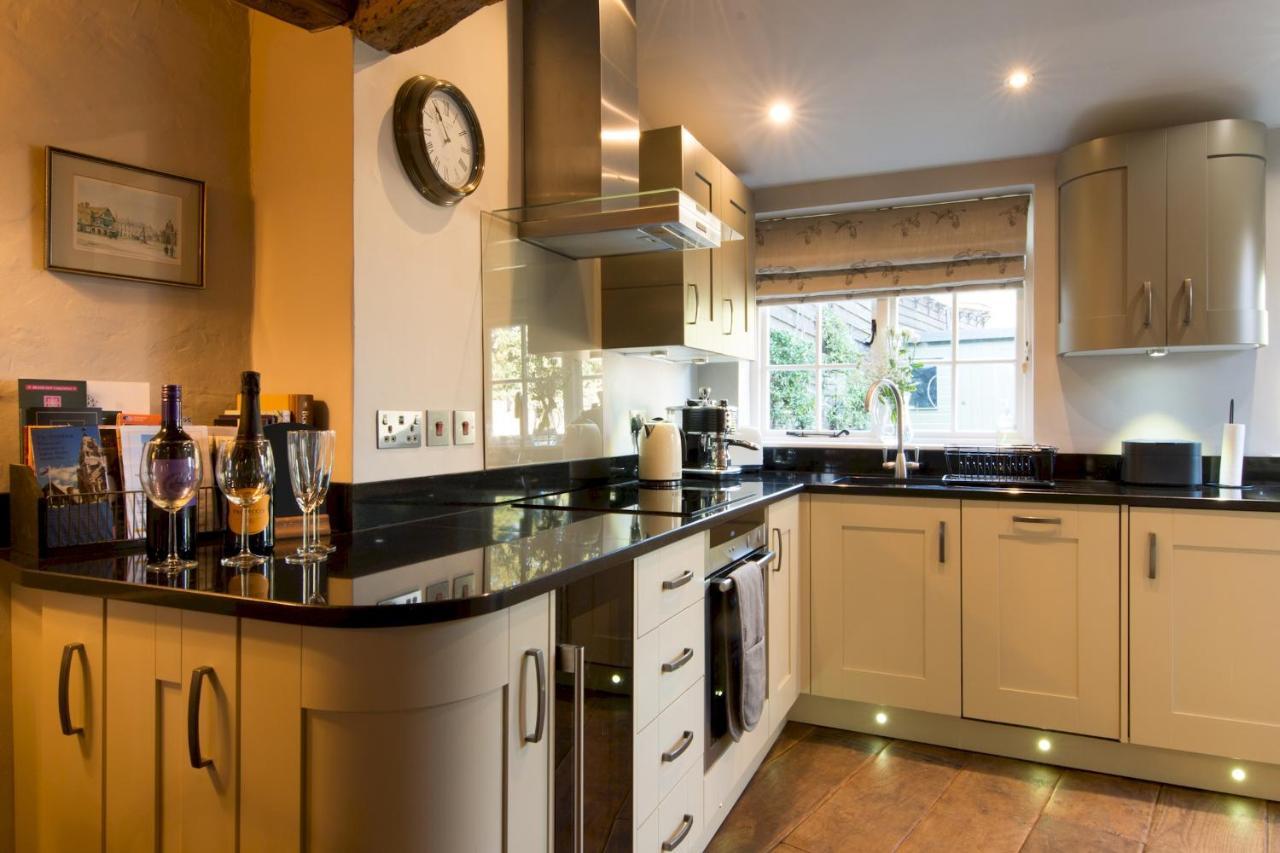 Miller Cottage A Luxury 1550'S Cottage In The Historic Centre Of Saffron Walden Eksteriør billede
