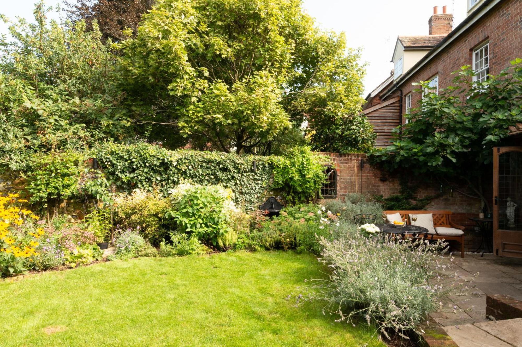 Miller Cottage A Luxury 1550'S Cottage In The Historic Centre Of Saffron Walden Eksteriør billede