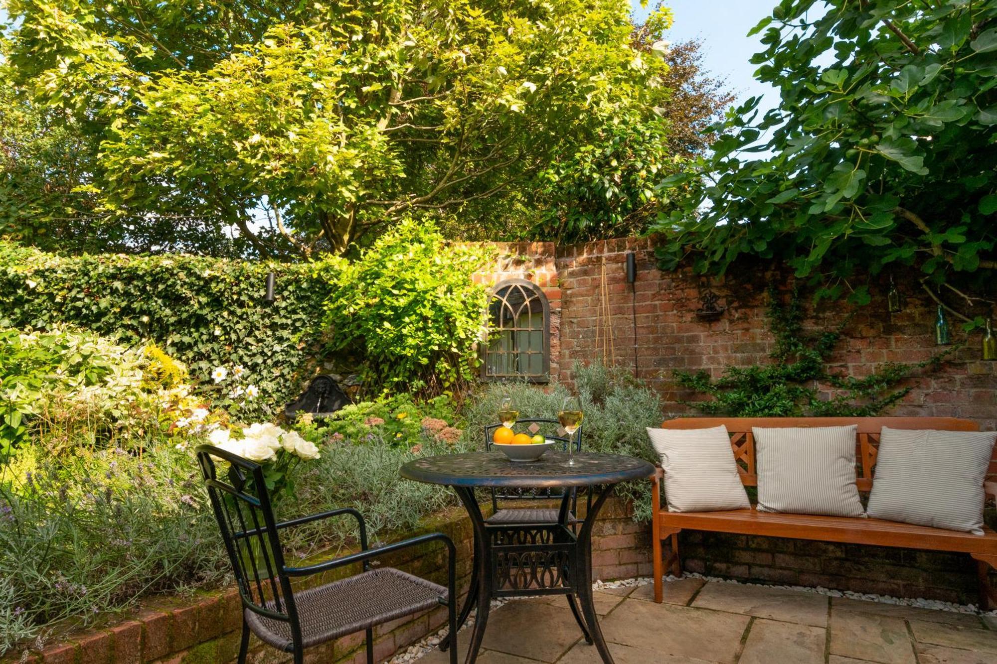 Miller Cottage A Luxury 1550'S Cottage In The Historic Centre Of Saffron Walden Eksteriør billede